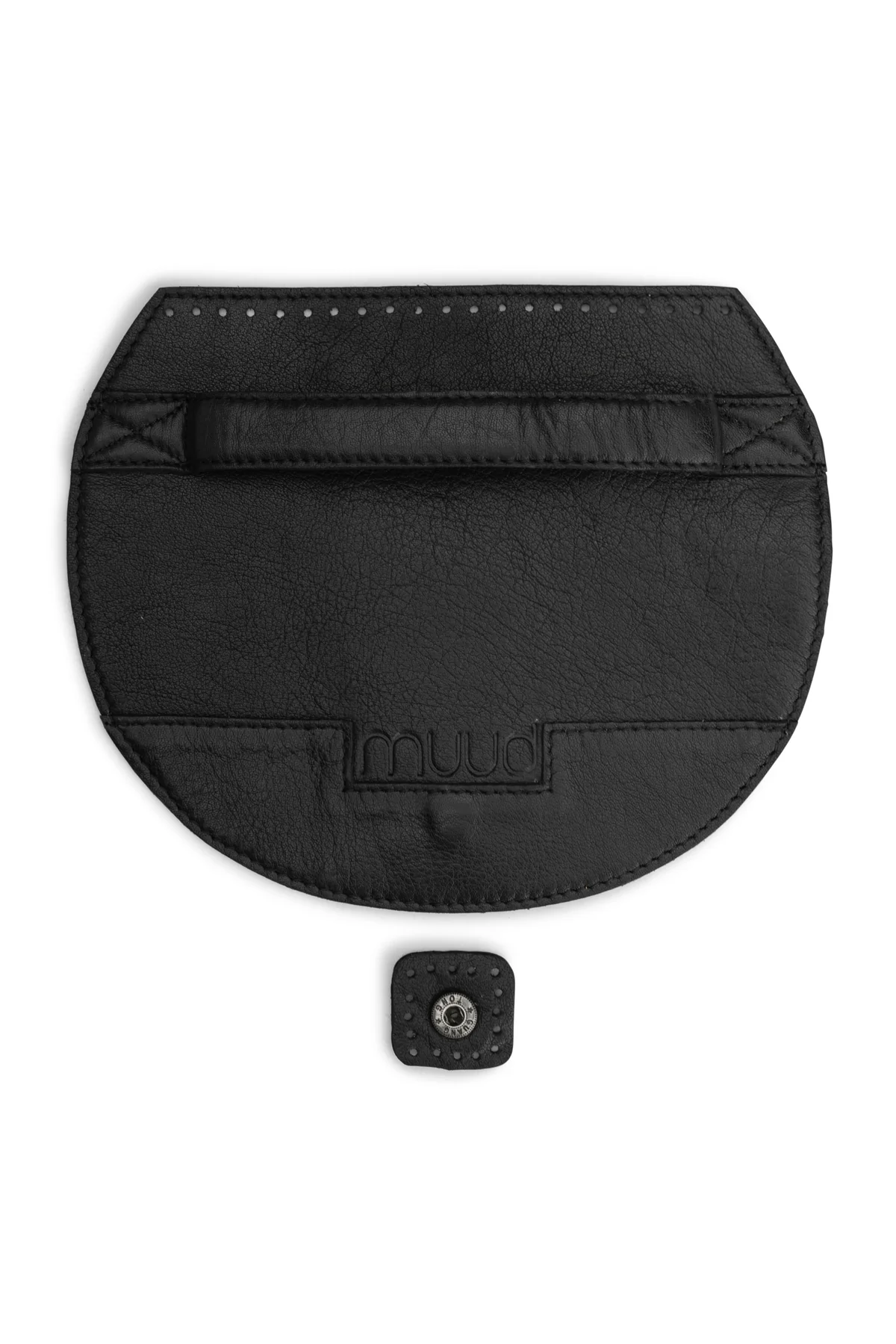 Svart lærdel fra Muud med håndtak og knapp