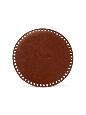 Muud Duff rund lærdetalj i ekte skinn, farge Rich Brown, med preget logo – Diro Design