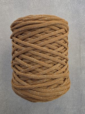 5 mm Flat glitter hekletråd karamell/gull