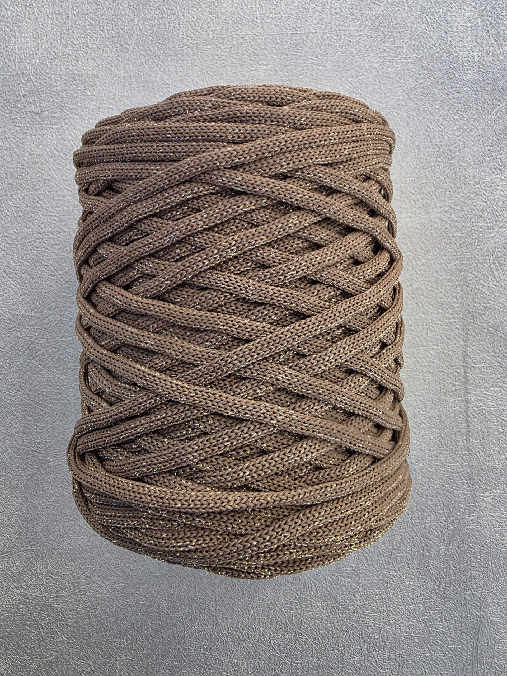 5 mm Flat glitter hekletråd mokka/gull