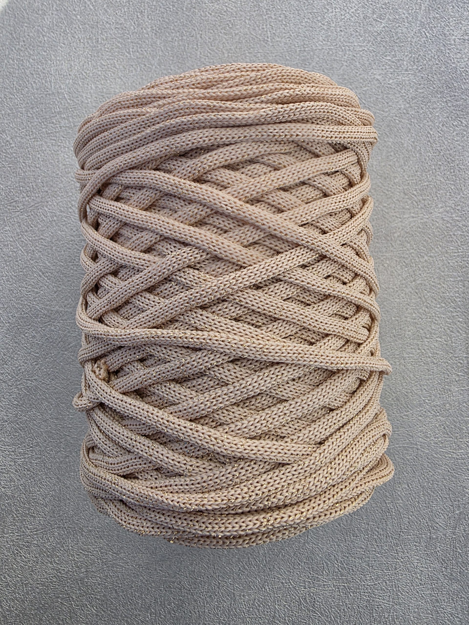 5 mm Flat glitter hekletråd rosakrem/gull