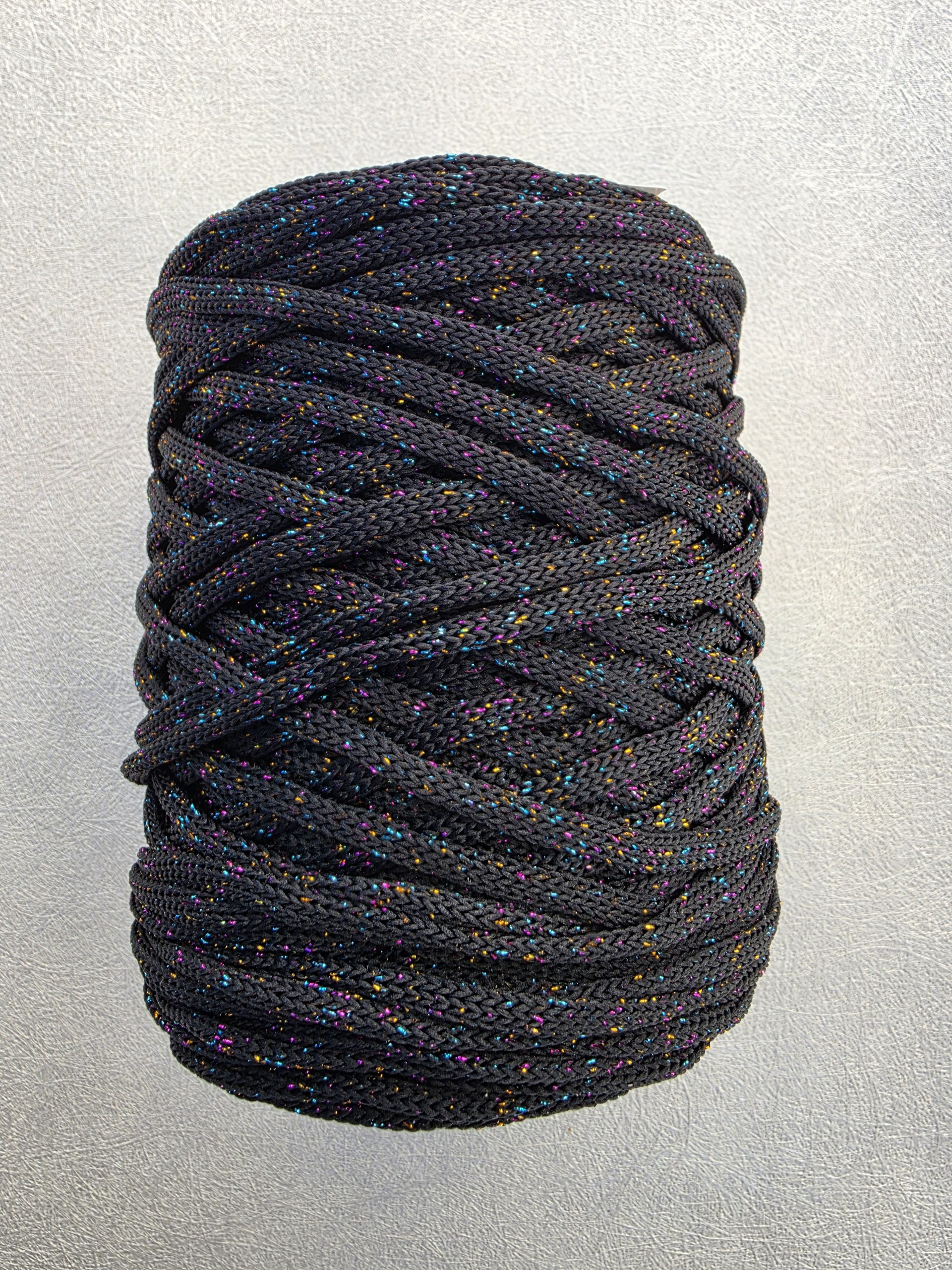 5 mm Flat glitter hekletråd svart nordlys