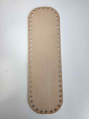 Eksklusiv italiensk lær bunn 10x32cm .Lys beige med trykk.