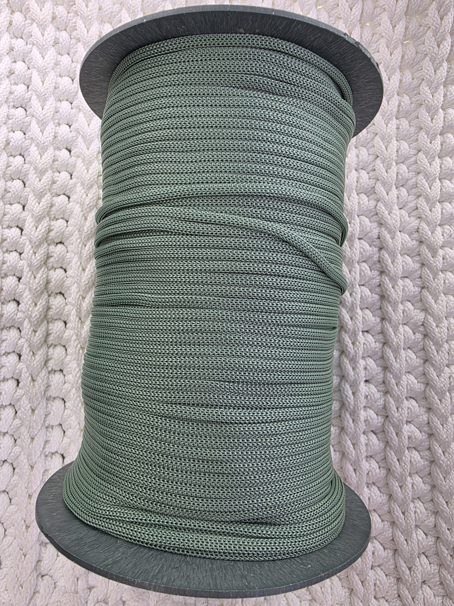 Flat hekletråd 3mm Nr. 233 salviegrønn blank