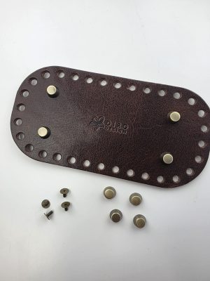 Veske bunn føter som festes med skruer. Messing